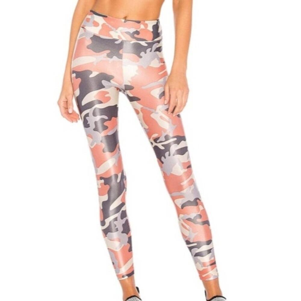 3 X 25 Koral Camo Lustrous High Rise Leggings in Rose Quartz Camo size Midium